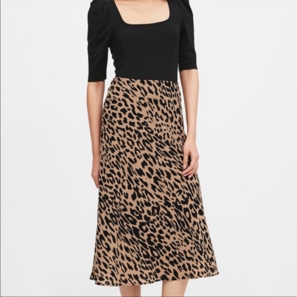 Super comfy and stylish BR cheetah print slip skirt - size S petite